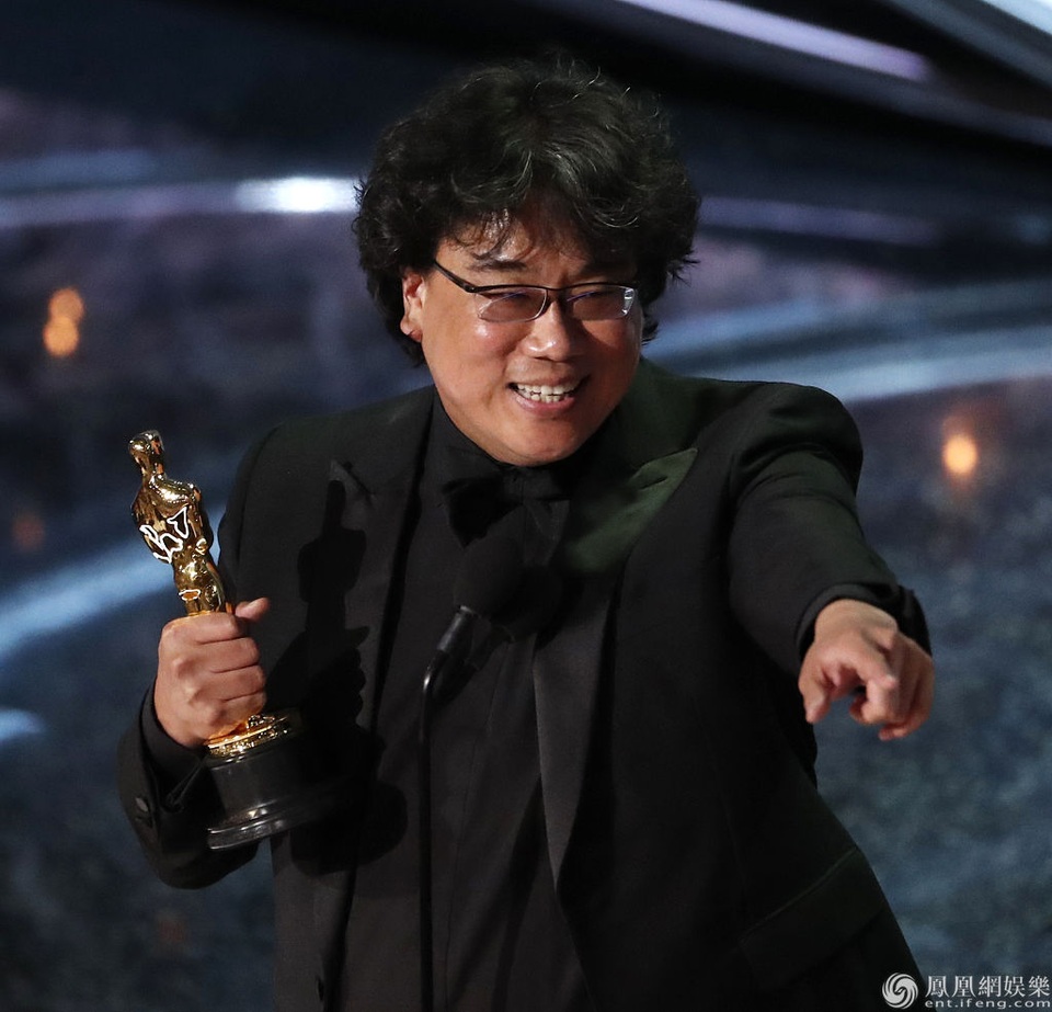Khoảnh khắc rực rỡ của dàn sao “Ký sinh trùng” trên thảm đỏ Oscar 2020 - 15 Khoảnh khắc rực rỡ của dàn sao “Ký sinh trùng” trên thảm đỏ Oscar 2020 - 15