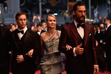 Naomi Watts được dàn đồng nghiệp nam hộ tống