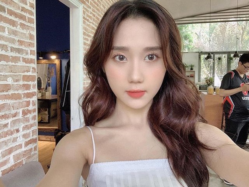 Nữ streamer sở hữu gương mặt đẹp hút hồn đốn tim người hâm mộ - 9 Nữ streamer sở hữu gương mặt đẹp hút hồn đốn tim người hâm mộ - 9