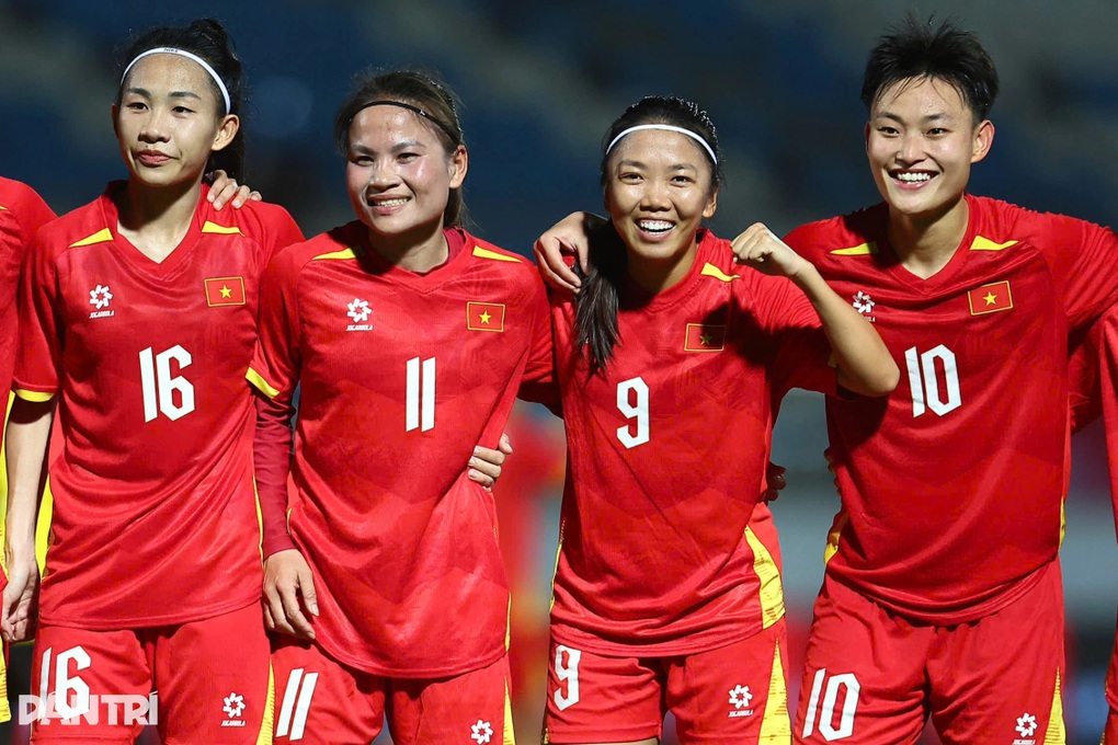 Tuyển nữ Việt Nam đại thắng 7-0 trước Malaysia - 2