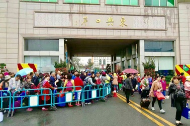 Vì sao khách Trung Quốc tăng đột biến qua cửa khẩu Móng Cái?