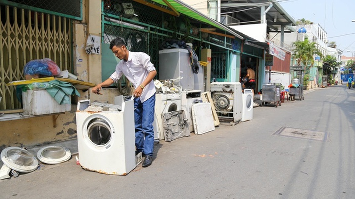 Dọn nhà, sửa máy lạnh ngày Tết, lương cao hơn cả giám đốc - 1 Dọn nhà, sửa máy lạnh ngày Tết, lương cao hơn cả giám đốc - 1