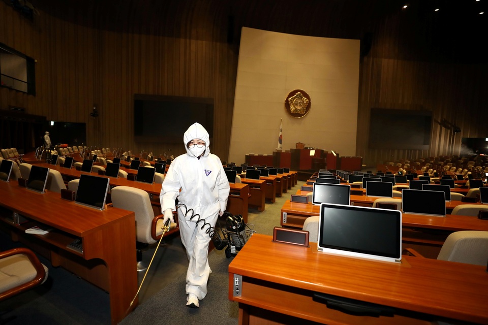 Gần 1.000 người nhiễm virus corona, Hàn Quốc cấp tập ngăn dịch bùng phát - 9 Gần 1.000 người nhiễm virus corona, Hàn Quốc cấp tập ngăn dịch bùng phát - 9