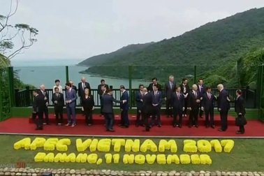 Lãnh đạo các nền kinh tế APEC chụp ảnh chung tại Đà Nẵng