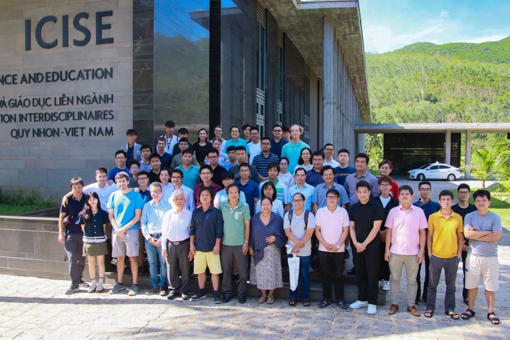 Giáo sư đoạt giải Nobel khuyên học sinh Việt Nam nên biết nhiều thứ tiếng - 2 Giáo sư đoạt giải Nobel khuyên học sinh Việt Nam nên biết nhiều thứ tiếng - 2