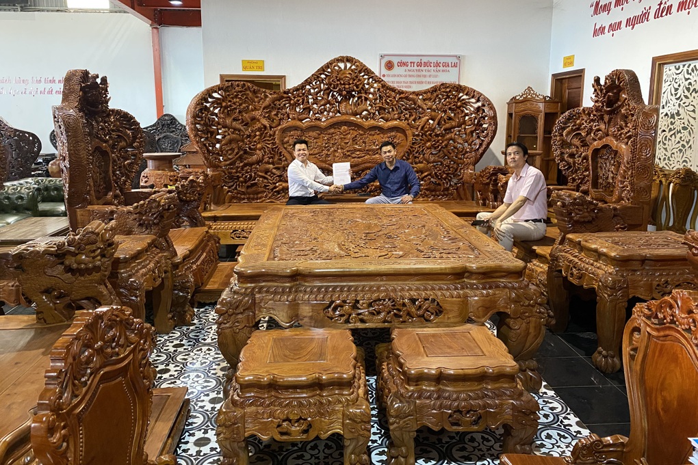 Đồ gỗ Đức Lộc vượt bão khẳng định vị thế trong ngành gỗ mỹ nghệ - 3 Đồ gỗ Đức Lộc vượt bão khẳng định vị thế trong ngành gỗ mỹ nghệ - 3