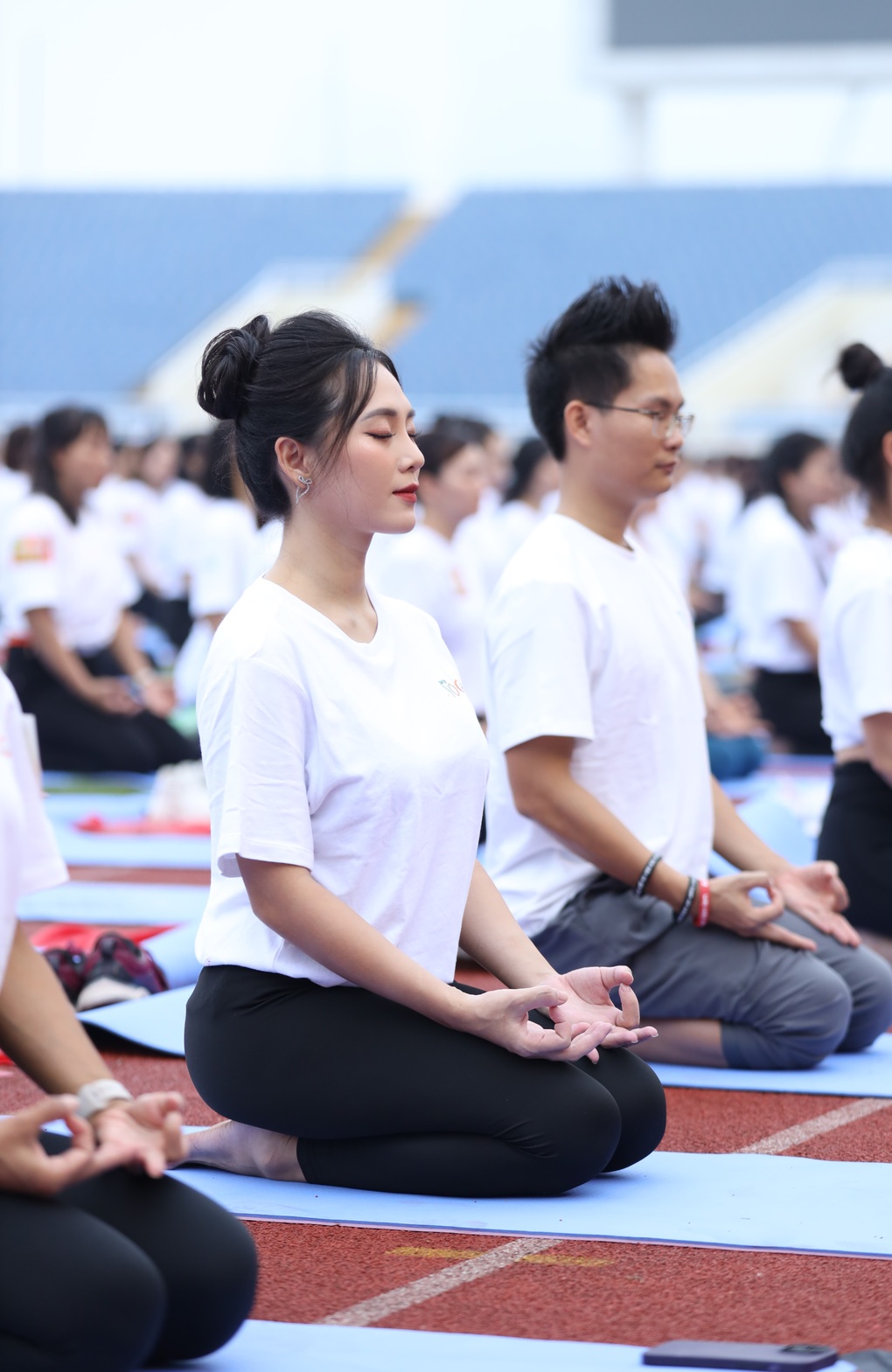 Cặp đôi huấn luyện viên yoga tham gia đồng diễn, xác lập kỷ lục Việt Nam - 4