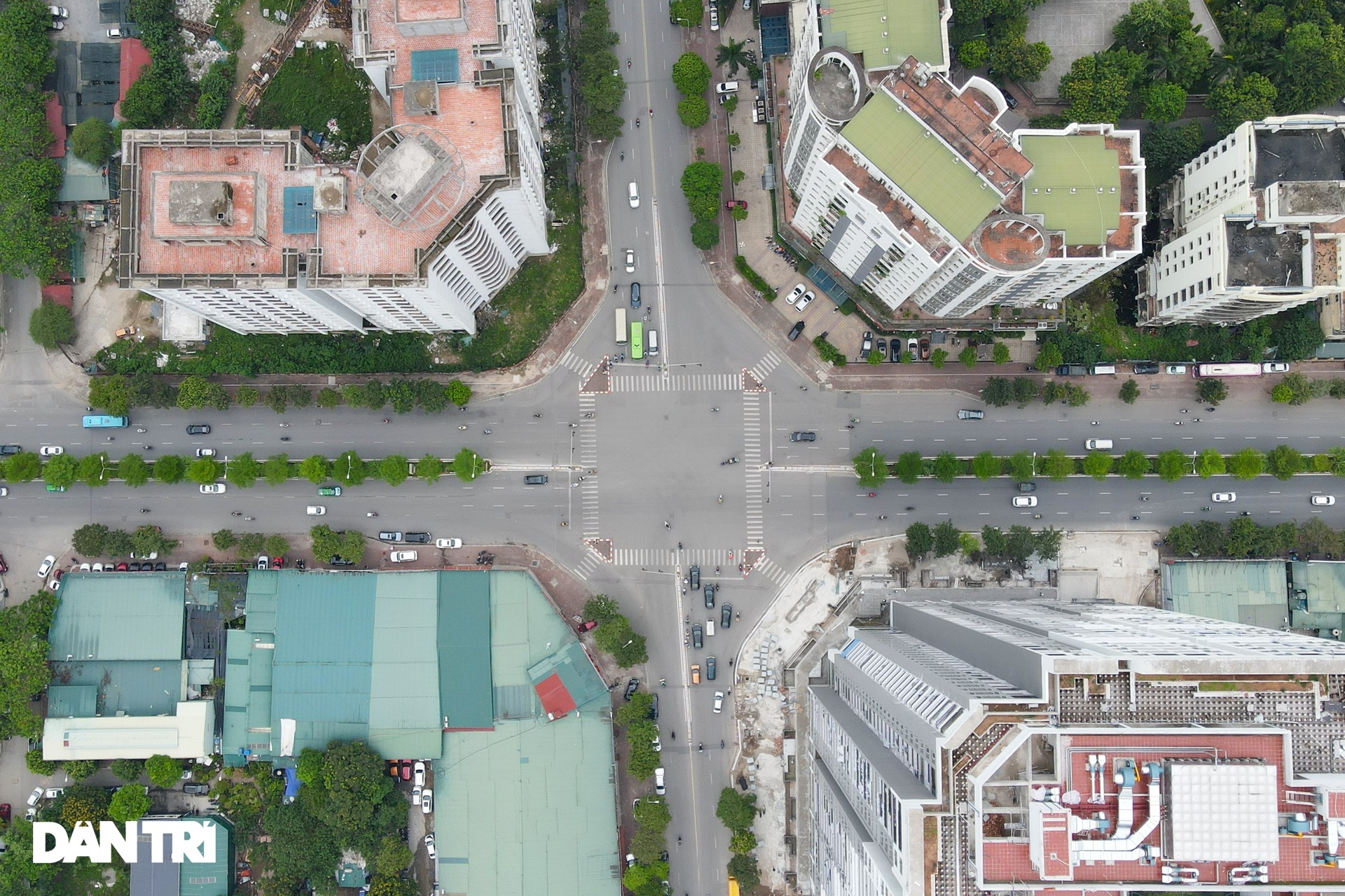 Những tòa chung cư xây xong rồi bị bỏ hoang ngay trên đất vàng thủ đô - 6