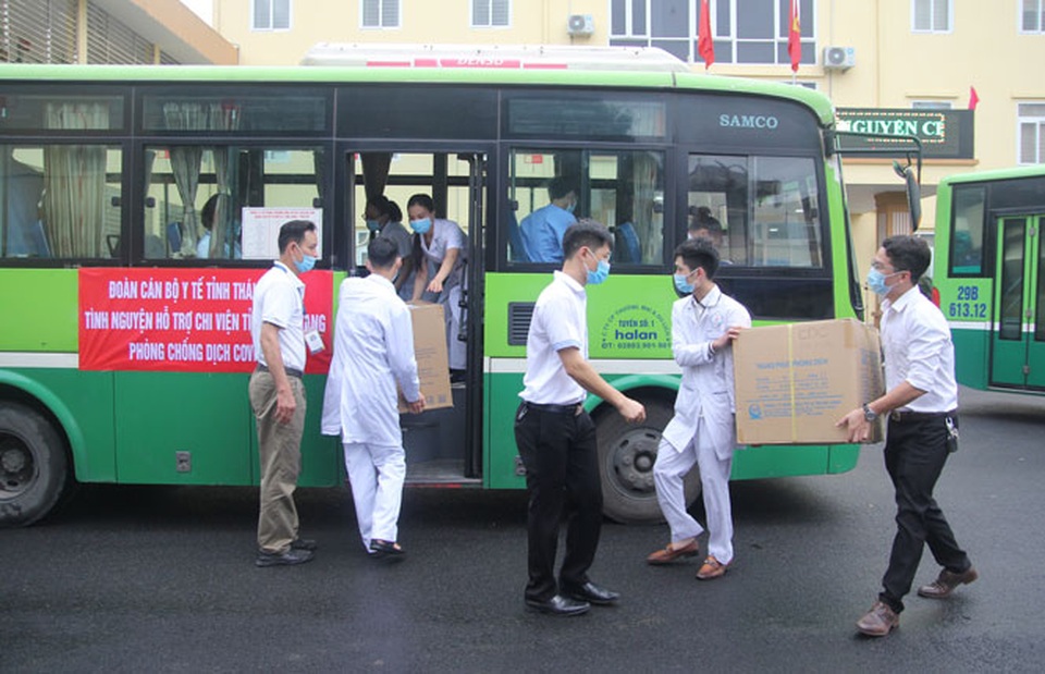 Hình ảnh xúc động 51 y, bác sĩ Thái Nguyên đến giúp Bắc Giang chống dịch - 3 Hình ảnh xúc động 51 y, bác sĩ Thái Nguyên đến giúp Bắc Giang chống dịch - 3