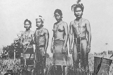 Kỳ lạ tục trai gái ngủ chung thoải mái trước hôn nhân của người Mạ