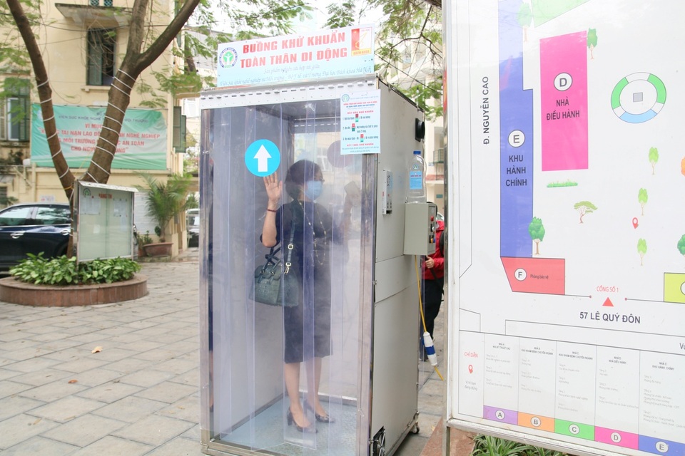 Buồng khử khuẩn toàn thân hiệu quả 99,99% do người Việt chế tạo - 3 Buồng khử khuẩn toàn thân hiệu quả 99,99% do người Việt chế tạo - 3