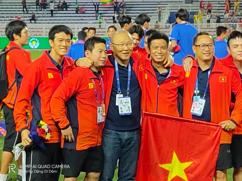 Nhìn lại những khoảnh khắc hồi hộp, nghẹt thở rồi bùng nổ ngày U22 lên ngôi vương SEA Games 2019 - 10 Nhìn lại những khoảnh khắc hồi hộp, nghẹt thở rồi bùng nổ ngày U22 lên ngôi vương SEA Games 2019 - 10