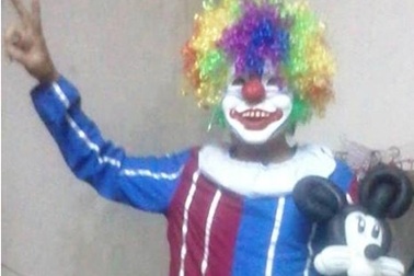 “Chú hề” sinh viên mê bong bóng