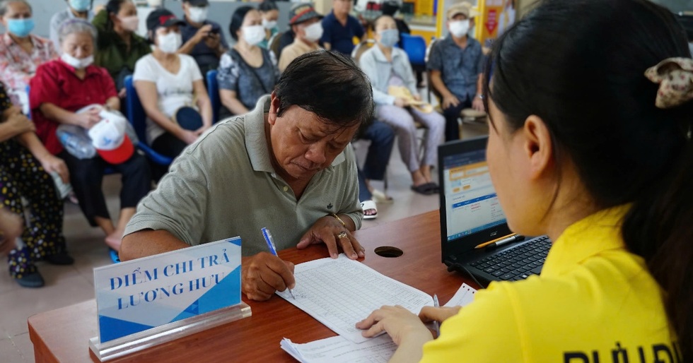 Chính thức đóng BHXH 15 năm có lương hưu, người từ 75 tuổi có trợ cấp - 1 Chính thức đóng BHXH 15 năm có lương hưu, người từ 75 tuổi có trợ cấp - 1