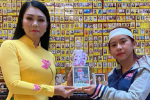 Con nuôi làm lễ 100 ngày mất cho Vũ Linh tại Pháp giữa ồn ào tranh tài sản