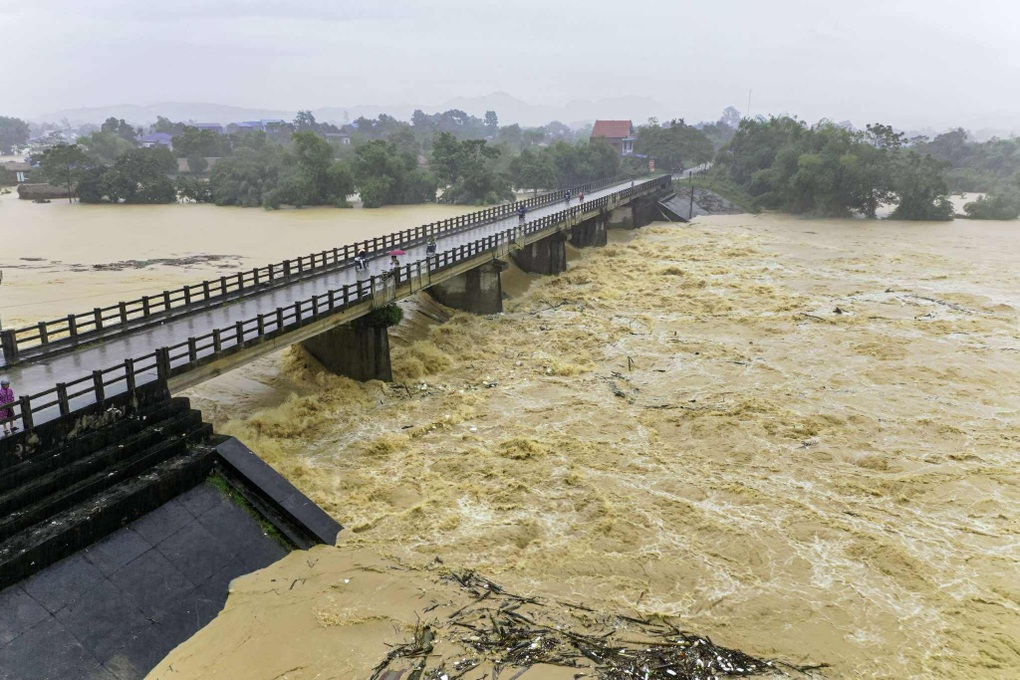Hoàn lưu bão Matmo gây ngập lụt chưa từng có trong tiền lệ ở Thái Nguyên - 1 Hoàn lưu bão Matmo gây ngập lụt chưa từng có trong tiền lệ ở Thái Nguyên - 1