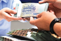 Chờ thưởng Tết, cô gái bị ép đến rụng tóc vẫn phải im lặng