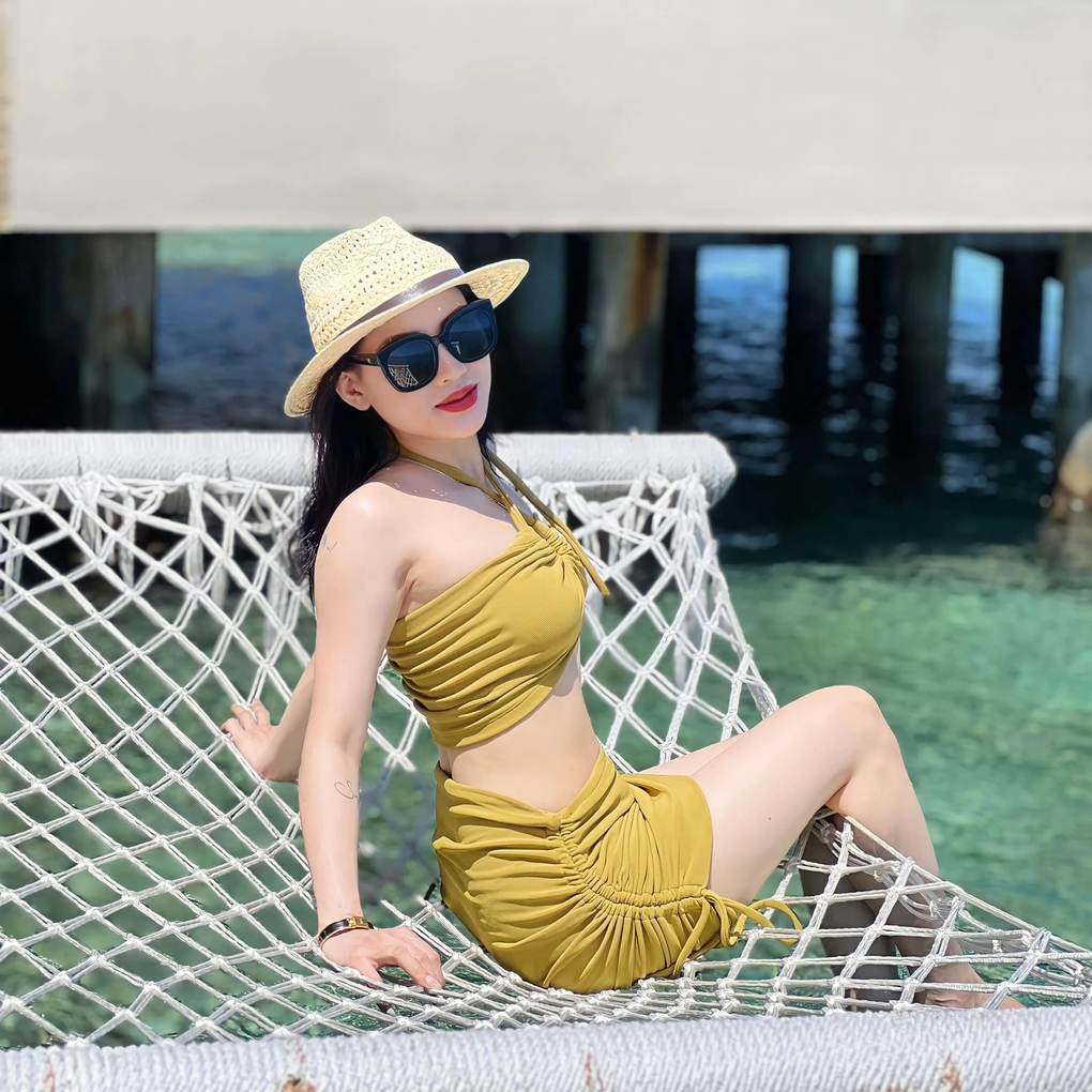 Nhan sắc đời thường xinh đẹp của chiến thần livestream Hà Linh - 6