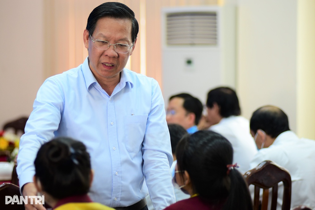 Gặp Chủ tịch TPHCM, công nhân than lương 11 triệu khó mua nhà ở xã hội - 5 Gặp Chủ tịch TPHCM, công nhân than lương 11 triệu khó mua nhà ở xã hội - 5
