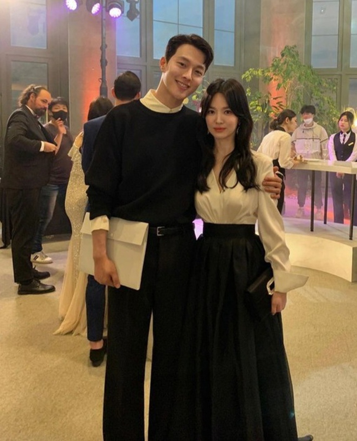 Nghi vấn Song Hye Kyo phải lòng bạn diễn kém 11 tuổi - 11 Nghi vấn Song Hye Kyo phải lòng bạn diễn kém 11 tuổi - 11