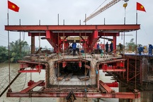 "Vượt rét" trên công trường cầu gần 275 tỷ đồng nối Đà Nẵng - Quảng Nam