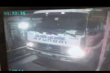 Phụ xe tải “đột nhập” trạm thu phí lấy trộm tiền