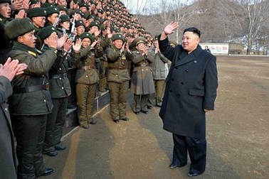 Kim Jong-un thị sát diễn tập quân sự