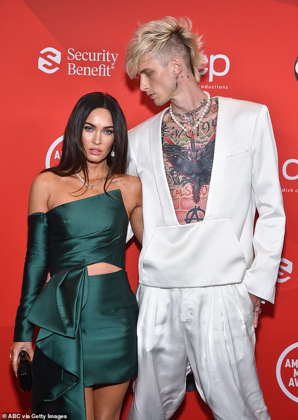 Megan Fox bị nghi đã đính hôn với bồ trẻ - 5 Megan Fox bị nghi đã đính hôn với bồ trẻ - 5