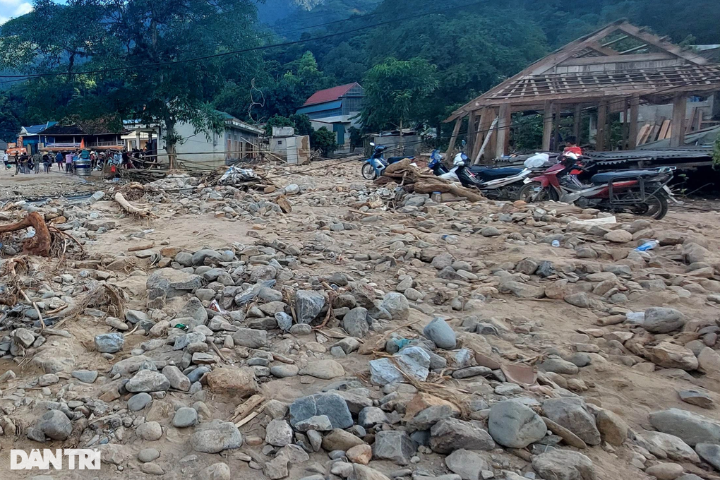 Hơn 200 hộ dân bị lũ quét kinh hoàng: Cách nào trở lại cuộc sống? - 1 Hơn 200 hộ dân bị lũ quét kinh hoàng: Cách nào trở lại cuộc sống? - 1