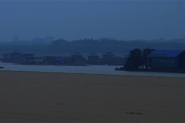 Vụ chở ô tô qua bến đò: Huyện Phúc Thọ sẽ xử "cứng rắn" hơn