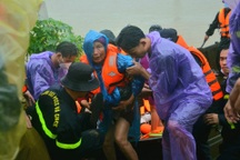 Tây Nguyên: Mưa lũ cô lập nhà dân, 2 người chết và mất tích