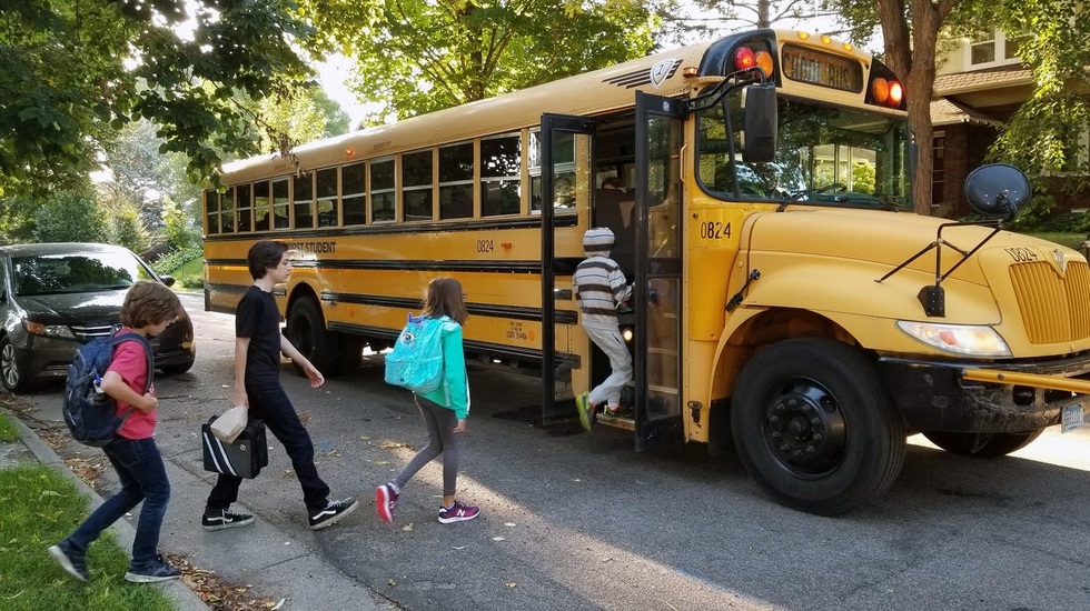 Các nước áp dụng công nghệ gì để chống việc quên trẻ trên ô tô?