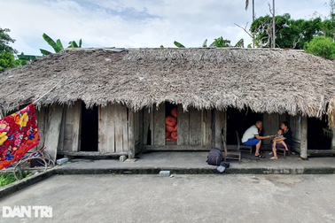 Tai ương liên tiếp đổ xuống gia đình vợ chồng "khờ" trong "căn nhà chị Dậu"