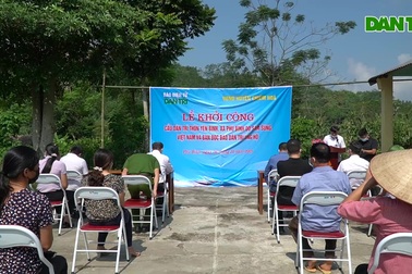 Khởi công xây dựng cầu Dân trí, hết cảnh "làm xiếc" trên dây mỗi khi lũ về