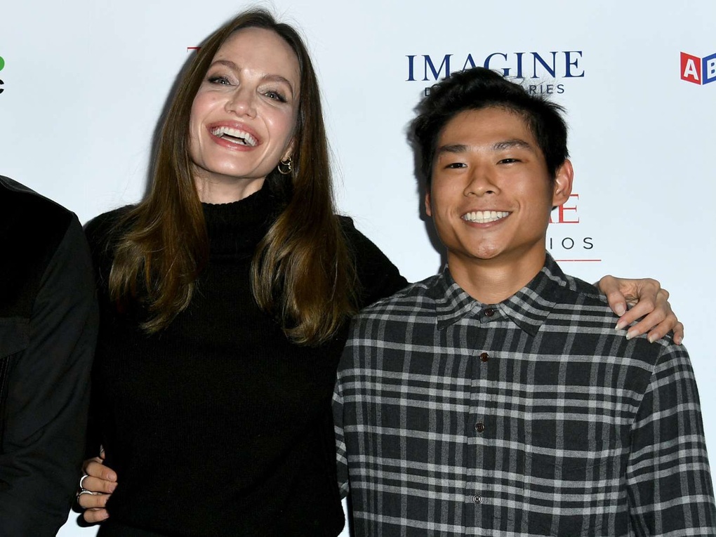 Pax Thien: The adopted son publicly criticized Brad, taking Angelina's side - 4