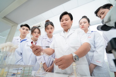 Chi phí y tế tăng: Chuyên gia chỉ cách để người bệnh được hưởng lợi