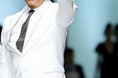 Nhà tạo mẫu Valentino “nghỉ hưu”