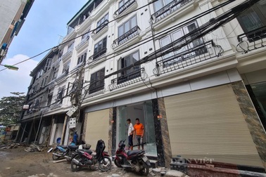 "Bóc mẽ" kiểu làm giá nhà, ăn tiền chênh của môi giới