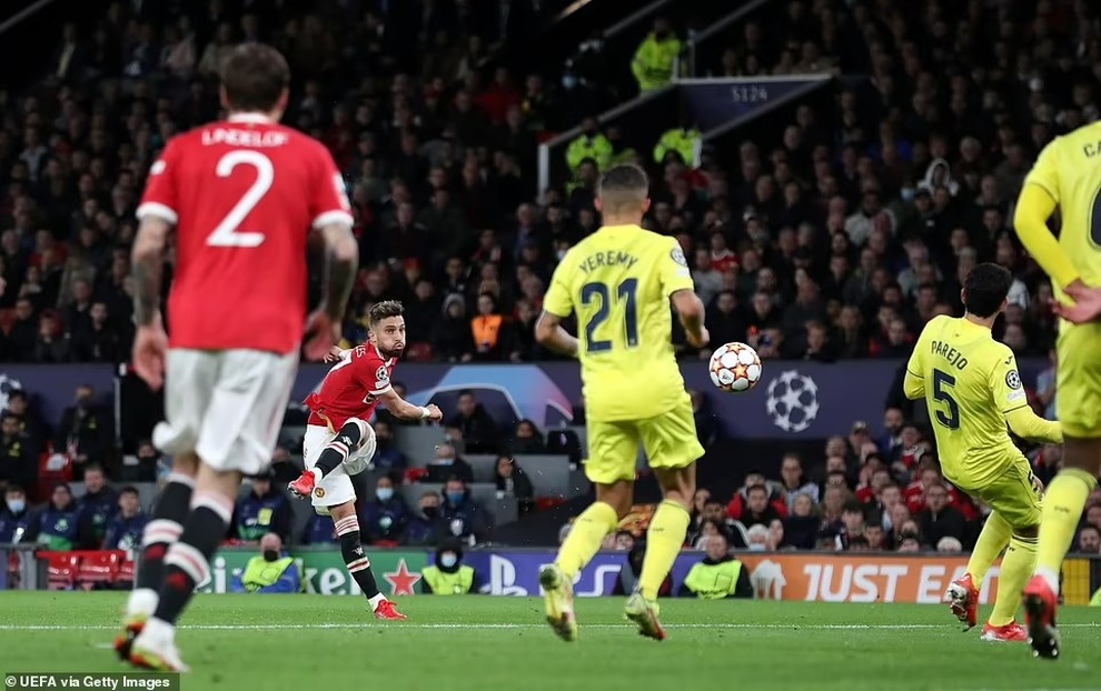 Giúp Man Utd hạ Villarreal, Ronaldo lập kỷ lục mới ở Champions League - 2 Giúp Man Utd hạ Villarreal, Ronaldo lập kỷ lục mới ở Champions League - 2