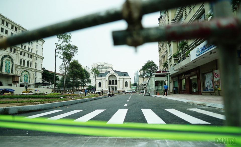 Tháo dỡ rào chắn công trình tuyến metro, trả lại công viên Lam Sơn - 1 Tháo dỡ rào chắn công trình tuyến metro, trả lại công viên Lam Sơn - 1