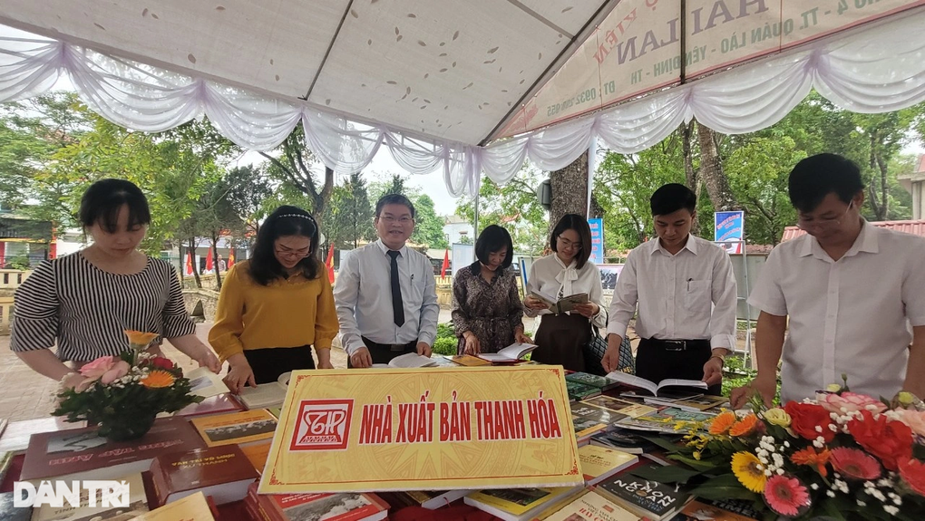 Hàng nghìn học sinh hào hứng tham gia Ngày Sách và Văn hóa đọc - 4 Hàng nghìn học sinh hào hứng tham gia Ngày Sách và Văn hóa đọc - 4