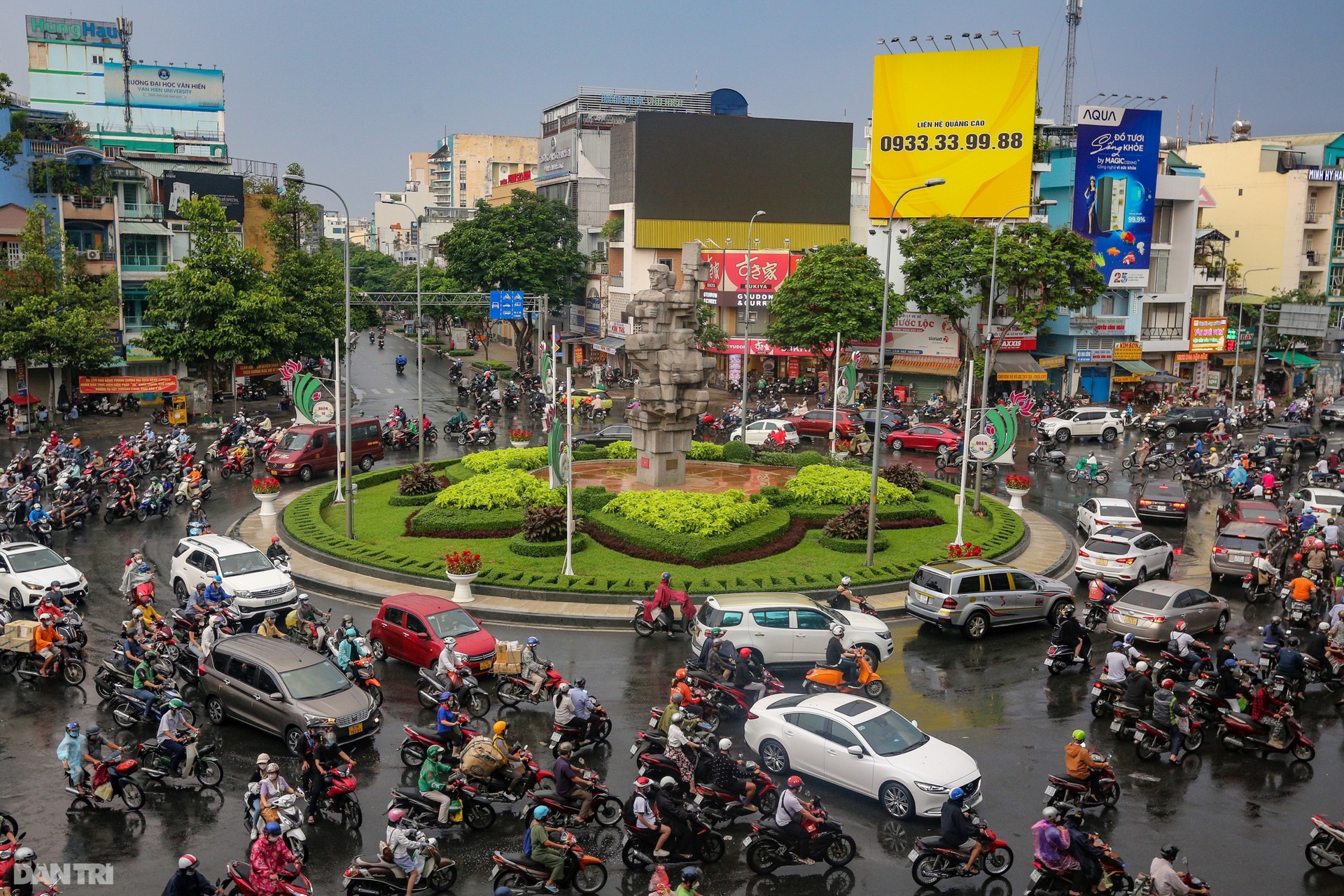Nhiều tuyến đường ở TPHCM kẹt xe nghiêm trọng ngày giáp Tết - 13 Nhiều tuyến đường ở TPHCM kẹt xe nghiêm trọng ngày giáp Tết - 13