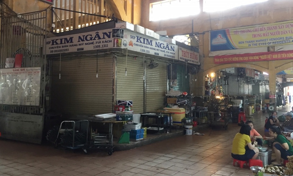 Hàng loạt quầy, sạp tại chợ Bến Thành vẫn “cửa đóng, then cài” vì ế khách - 18 Hàng loạt quầy, sạp tại chợ Bến Thành vẫn “cửa đóng, then cài” vì ế khách - 18