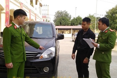 Nam thanh niên lái xe tông chết người rồi bỏ trốn