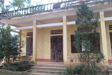 Lãnh đạo xã bỏ nhiệm sở đi... ăn cưới