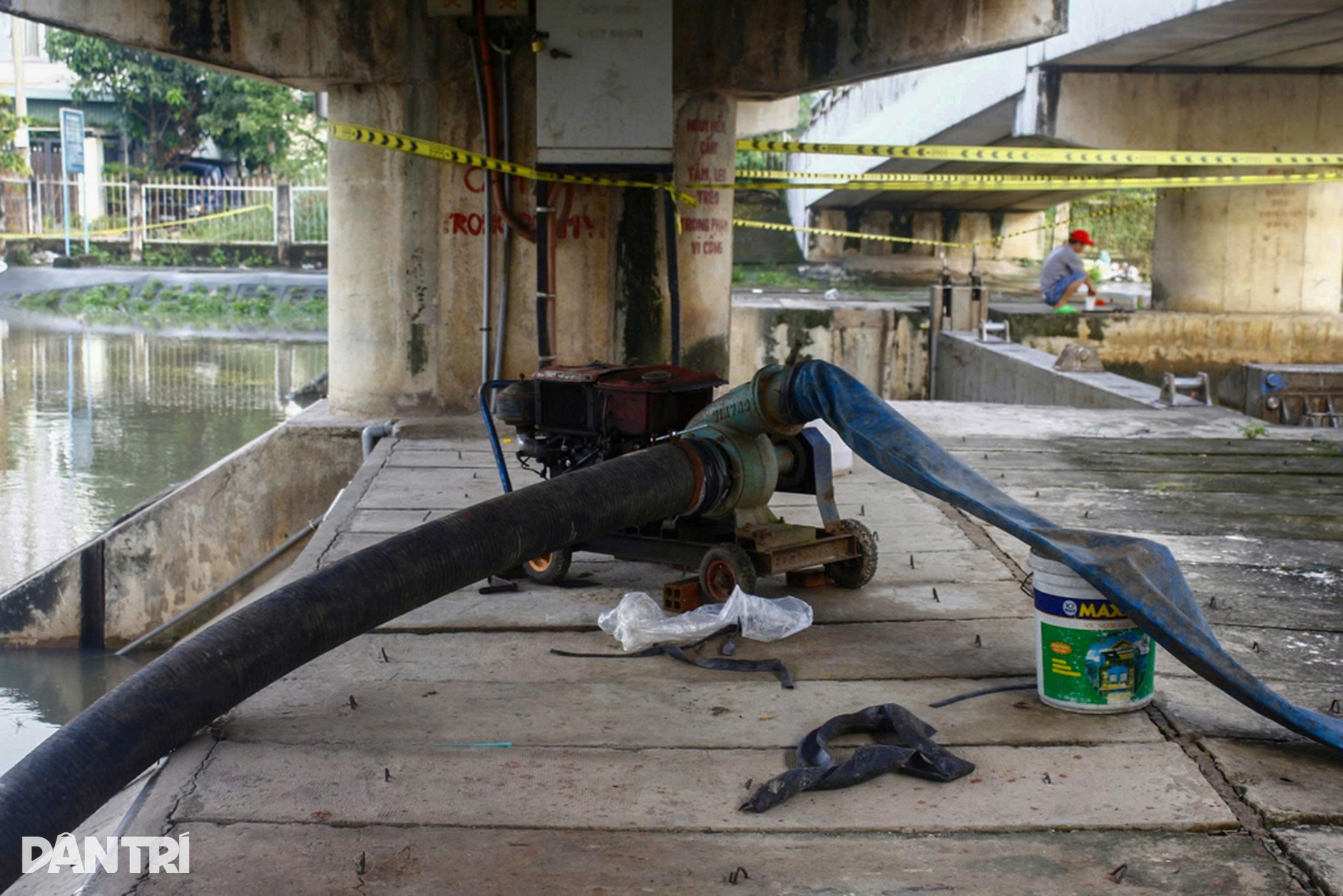 Ngày đêm khắc phục sự cố sụp cống ngăn triều uy hiếp khu dân cư ở TPHCM - 11 Ngày đêm khắc phục sự cố sụp cống ngăn triều uy hiếp khu dân cư ở TPHCM - 11