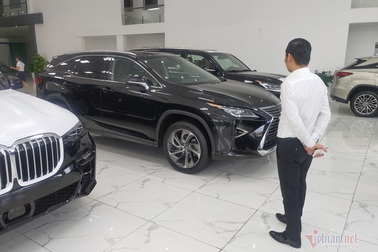 Giá ô tô giảm hấp dẫn, có nên mua ngay trong "tháng cô hồn"?