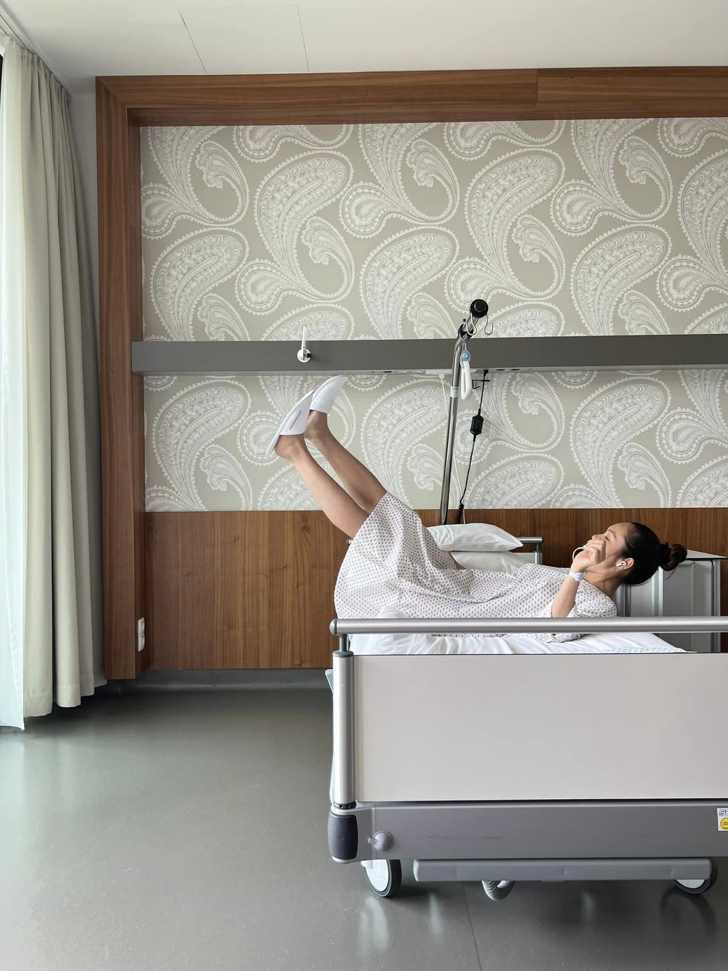 Á hậu Hoàng My: Tuổi 35 gợi cảm, cùng bạn trai Việt kiều vượt qua bệnh lạ - 9 Á hậu Hoàng My: Tuổi 35 gợi cảm, cùng bạn trai Việt kiều vượt qua bệnh lạ - 9