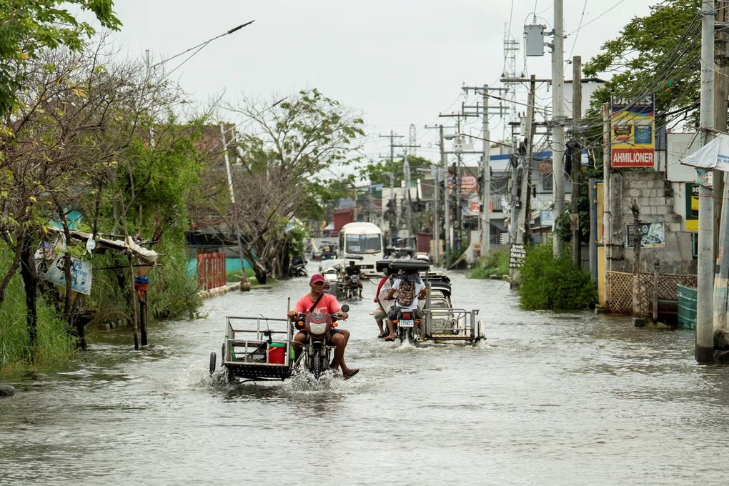 Bão Bualoi tăng cấp, hướng về phía Philippines - 1 Bão Bualoi tăng cấp, hướng về phía Philippines - 1