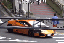 Cảnh sát giao thông Nhật đi xe đạp đuổi theo... Lamborghini vượt đèn đỏ